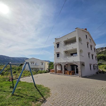 Apartments Leticia I Baska  Exterior photo