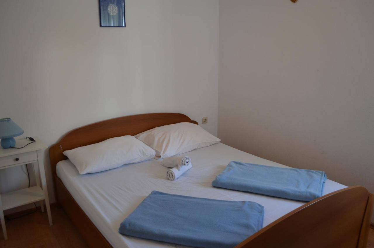 Apartments Leticia I Baska  Exterior photo