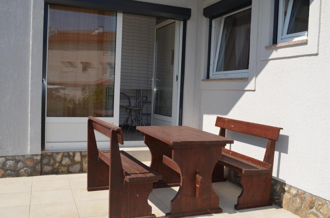 Apartments Leticia I Baska  Exterior photo