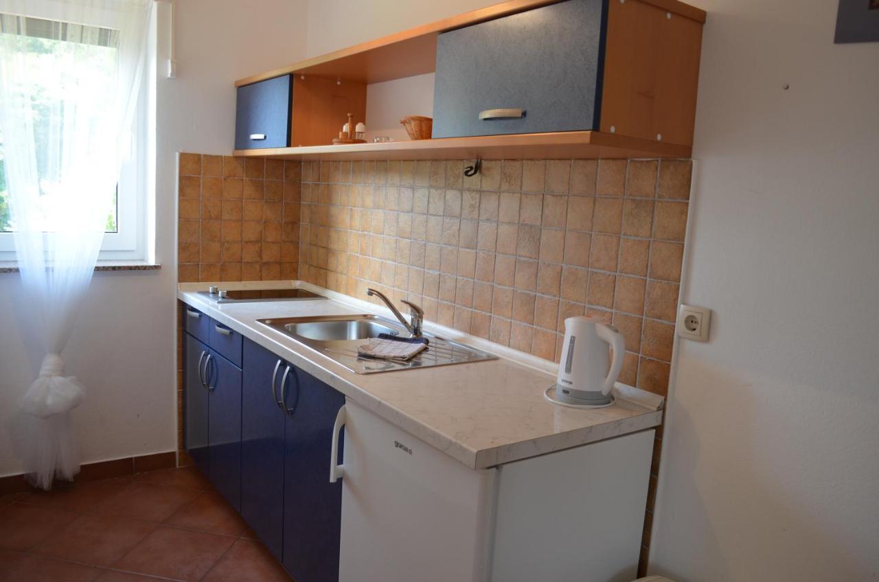 Apartments Leticia I Baska  Exterior photo