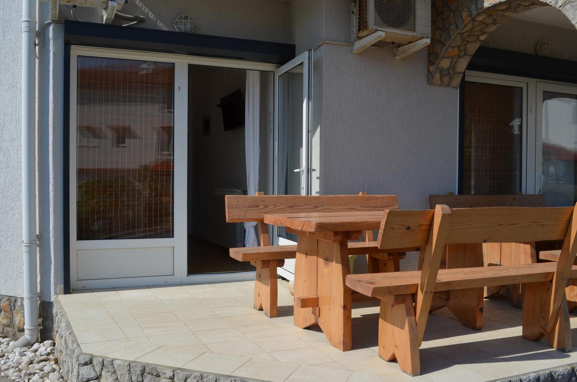 Apartments Leticia I Baska  Exterior photo