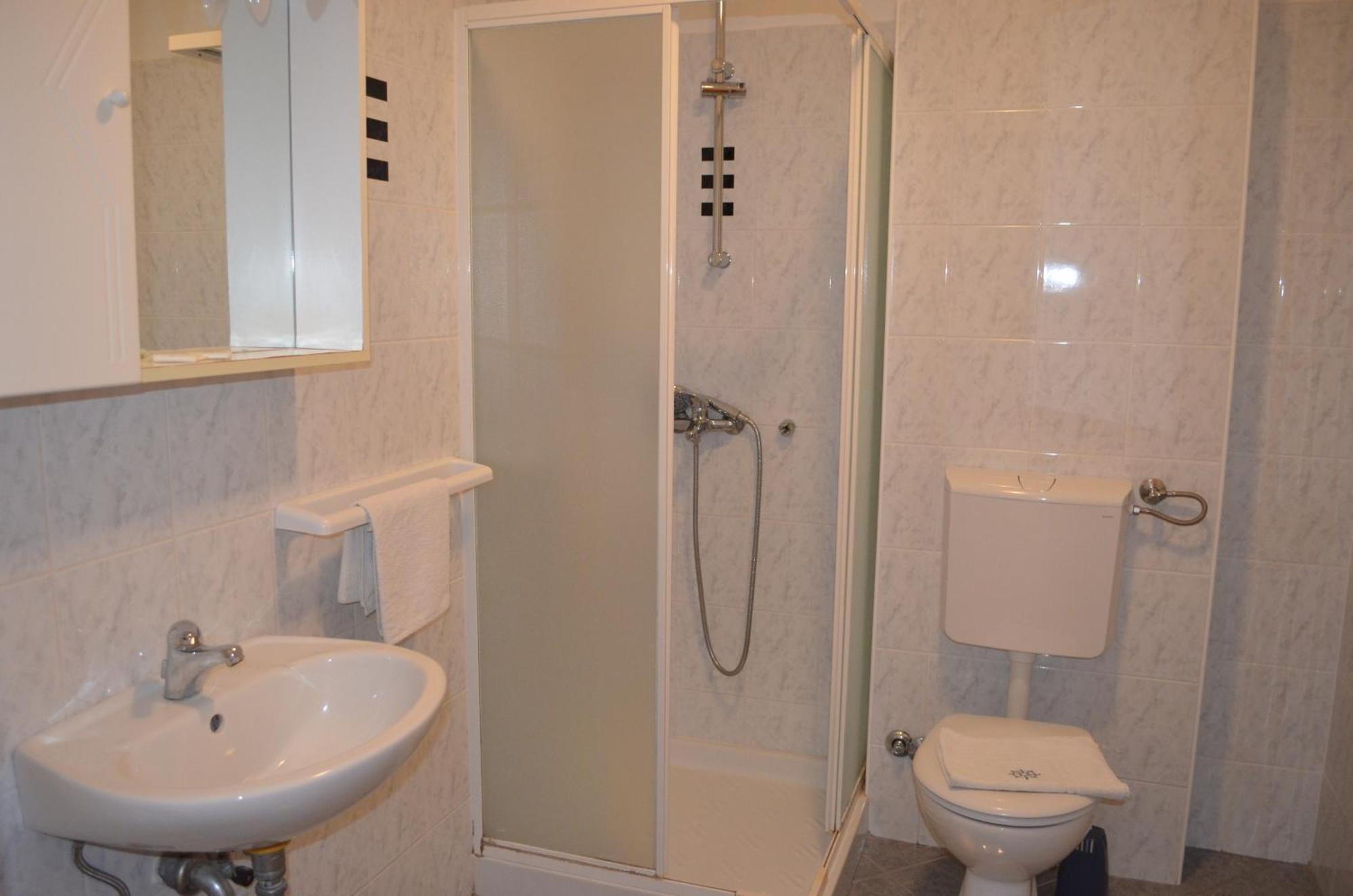 Apartments Leticia I Baska  Exterior photo