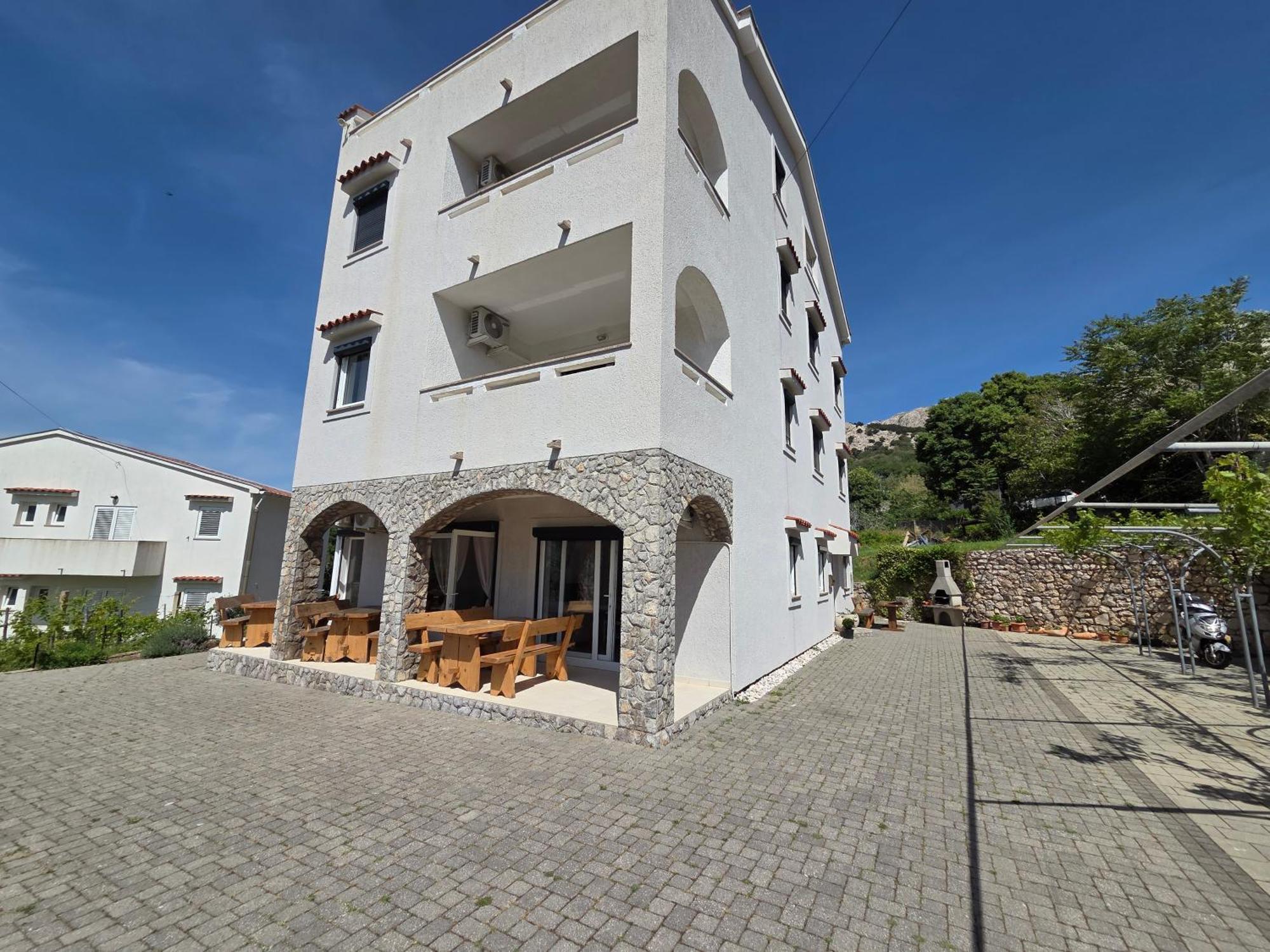 Apartments Leticia I Baska  Exterior photo